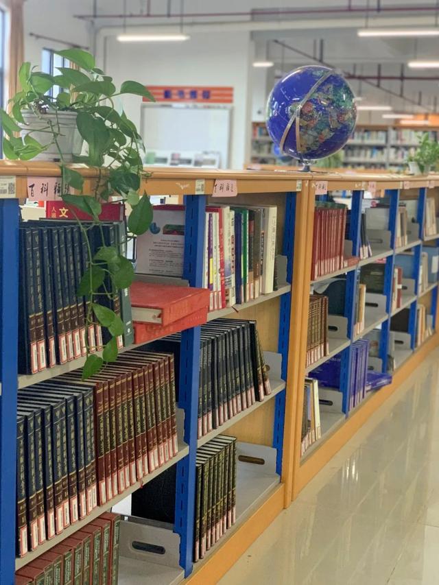 华东理工大学图书馆，华东理工大学图书馆对外开放吗（“云游”沪上37所高校图书馆）