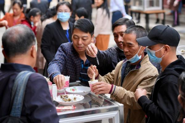 沙县小吃是哪个省的，沙县小吃是哪里的（小吃村里乡村旅游别样火）