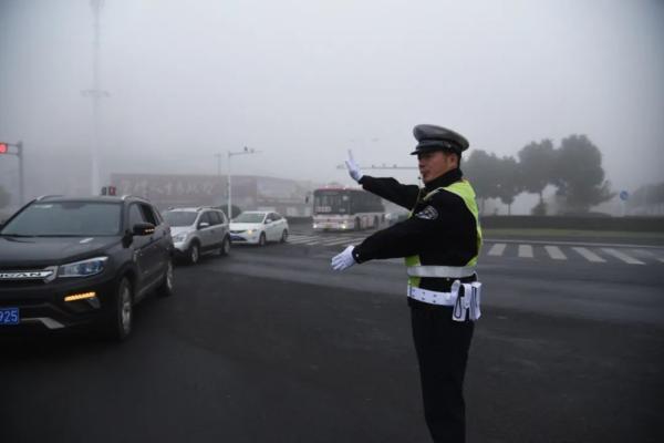 能见度意思急，能见度是什么意思（开车遇见大雾天气应该怎么办）