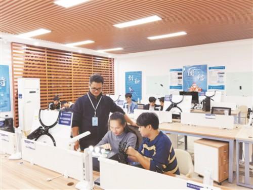 单片机实训室 打造专业集群 共育实用人才