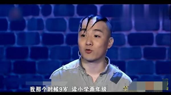 他才9岁,拍摄《三毛流浪记》时,1987年出生于上海,"三毛"的扮演者叫