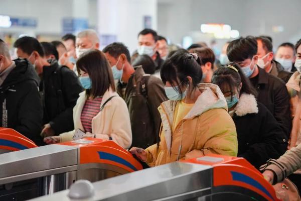 学生证优惠时间，寒暑假相连，学生票乘车优惠至9月30日（学生票优惠次数、票价怎么算）