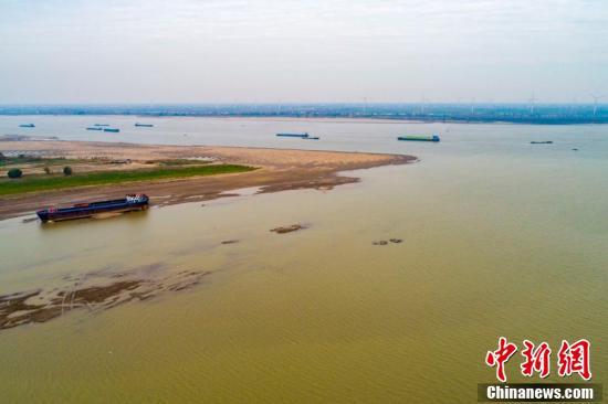 鄱阳湖在哪个省份，鄱阳湖在哪个省份面积是多少平方千米（中国最大的淡水湖鄱阳湖水位跌破9米）