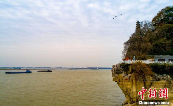 鄱阳湖在哪个省份，鄱阳湖在哪个省份面积是多少平方千米（中国最大的淡水湖鄱阳湖水位跌破9米）