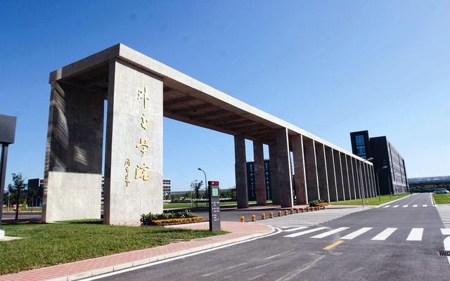 外交学院的就业前景如何，外交学院的毕业生好就业吗（外交学院2020年毕业生平均年薪11.7万）