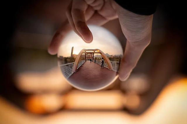 心远地自偏什么意思，心远地自偏阅读（“心远地自偏”——从2021上海三区一模都出现的陶渊明说起）