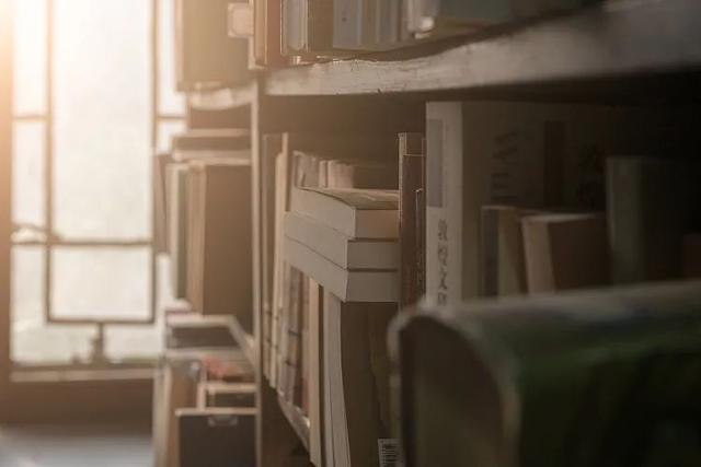 心远地自偏什么意思，心远地自偏阅读（“心远地自偏”——从2021上海三区一模都出现的陶渊明说起）