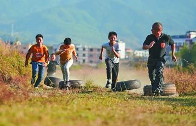 用数字画一只鸡，怎样用数字8来画简笔画两只小鸡（“鸡娃”背后，是突围还是困境）
