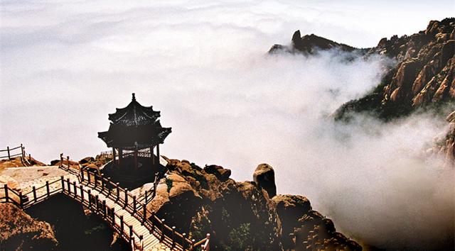 崂山主峰叫什么俗称崂顶，崂山主峰叫什么峰（美景山东║海上第一名山——青岛崂山）