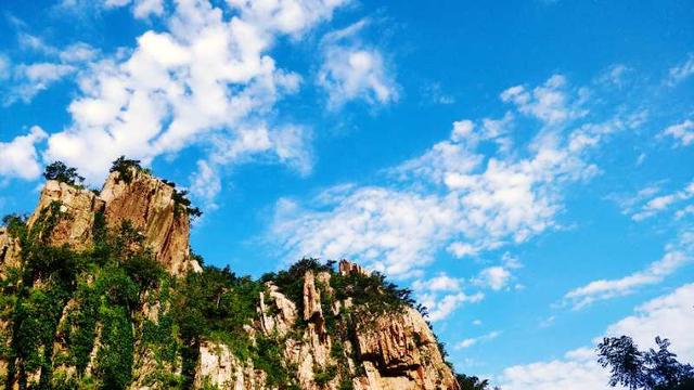 崂山主峰叫什么俗称崂顶，崂山主峰叫什么峰（美景山东║海上第一名山——青岛崂山）
