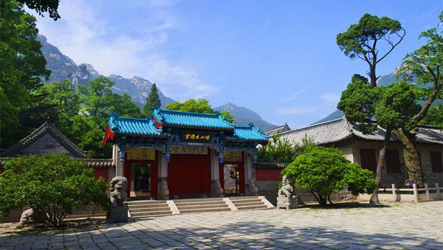 崂山主峰叫什么俗称崂顶，崂山主峰叫什么峰（美景山东║海上第一名山——青岛崂山）