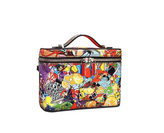 红底鞋是什么牌子，红底高跟鞋是什么牌子（王俊凯成“红底鞋”首位代言人）