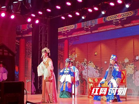 张家界传统戏剧，张家界的传统戏剧是哪个（大型古装阳戏《五女拜寿》重现经典）