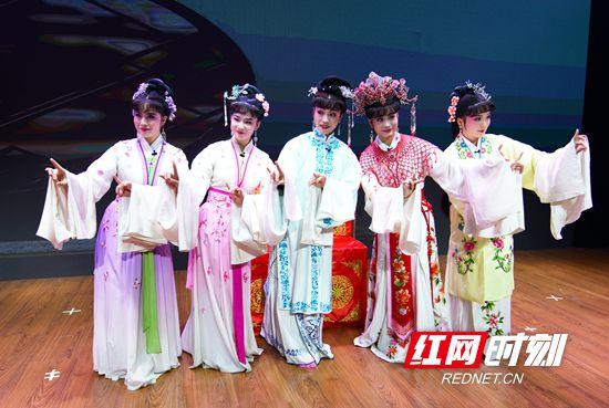 张家界传统戏剧，张家界的传统戏剧是哪个（大型古装阳戏《五女拜寿》重现经典）