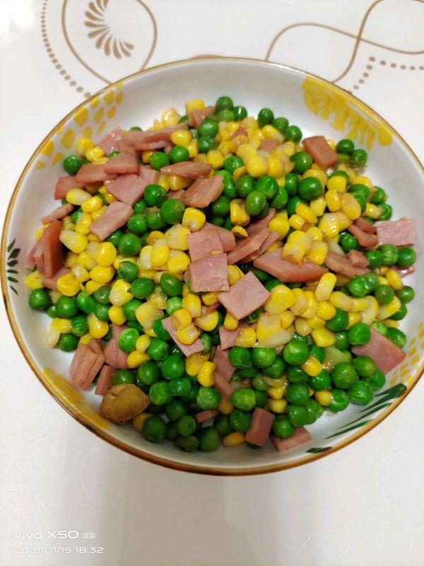 青豆的做法大全家常菜，青豆的做法（这么做火腿玉米青豆营养又下饭）