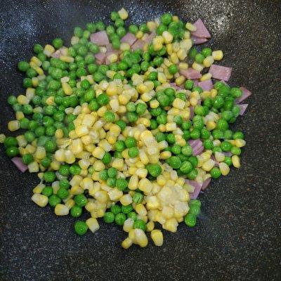 青豆的做法大全家常菜，青豆的做法（这么做火腿玉米青豆营养又下饭）