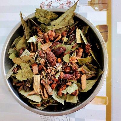 麻辣火锅底料配方，麻辣火锅底料哪个牌子最正宗好吃（香浓美味的自制麻辣火锅底料）