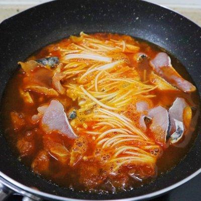 怎么做酸汤鱼，煮酸菜鱼的做法（吃一次就上瘾的红红火火酸汤鱼）