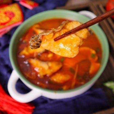 怎么做酸汤鱼，煮酸菜鱼的做法（吃一次就上瘾的红红火火酸汤鱼）