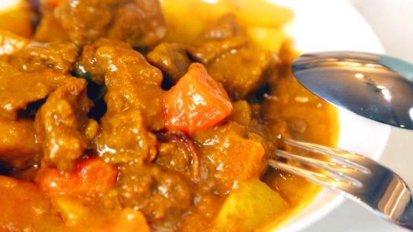 咖喱烧牛腩如何做，咖喱烧牛腩如何做好（咖喱牛肉简单不费脑）