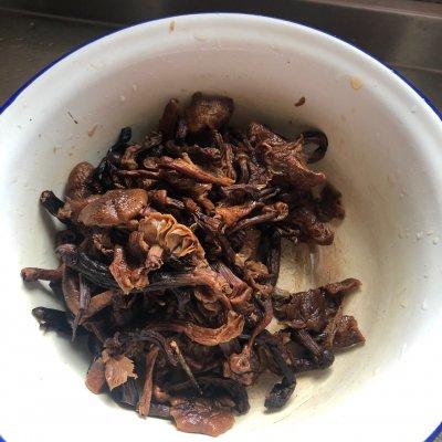 茶树菇怎么吃，茶树菇怎么种植（#福气年夜菜#杂炒茶树菇）