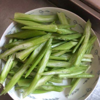 茶树菇怎么吃，茶树菇怎么种植（#福气年夜菜#杂炒茶树菇）