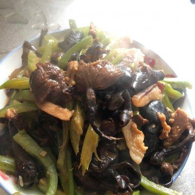 茶树菇怎么吃，茶树菇怎么种植（#福气年夜菜#杂炒茶树菇）