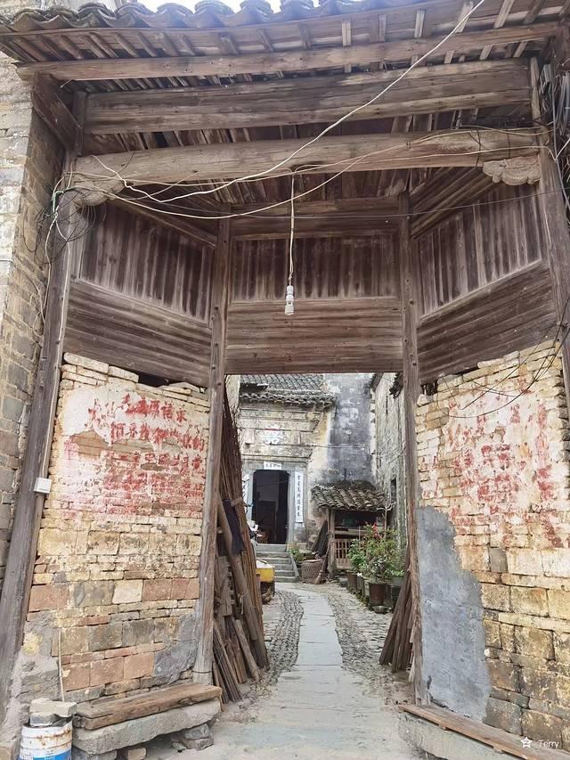 上海到景德镇多少距离，上海到景德镇多少距离高铁（我在China看china）