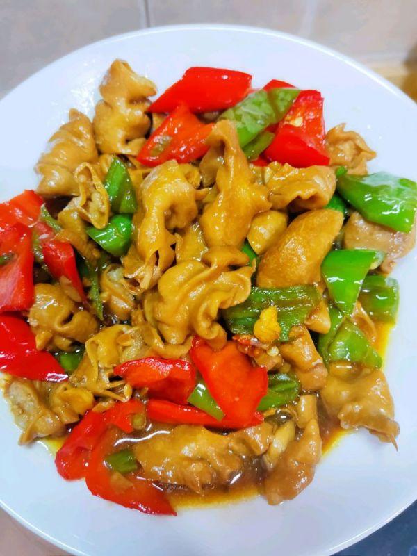 尖椒溜肥肠的家常做法，零厨艺家常菜❗❗超级下饭的尖椒溜肥肠