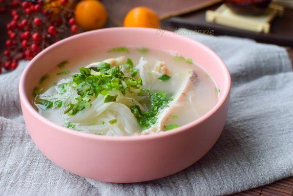 怎样做鱼骨汤好喝呢，怎样做鱼骨汤好喝呢窍门（几分钟搞定鱼骨萝卜汤）