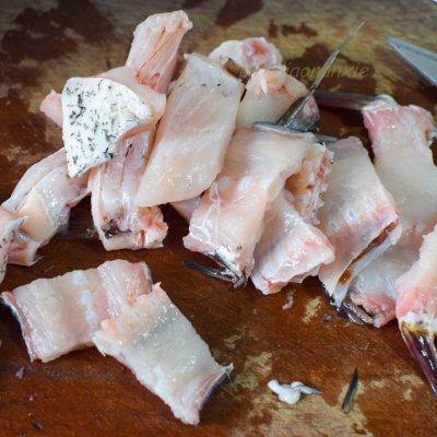 怎样做鱼骨汤好喝呢，怎样做鱼骨汤好喝呢窍门（几分钟搞定鱼骨萝卜汤）