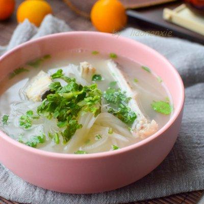 怎样做鱼骨汤好喝呢，怎样做鱼骨汤好喝呢窍门（几分钟搞定鱼骨萝卜汤）