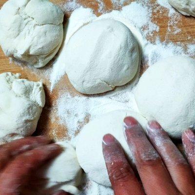 发面火烧怎么做又软又好吃（简单又好吃的发面肉火烧你这么做）