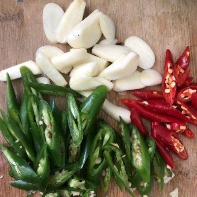 熏肉怎么吃，熏肉的做法最正宗的做法（原来做#福气年夜菜#蒜苗炒腊肉这么简单）