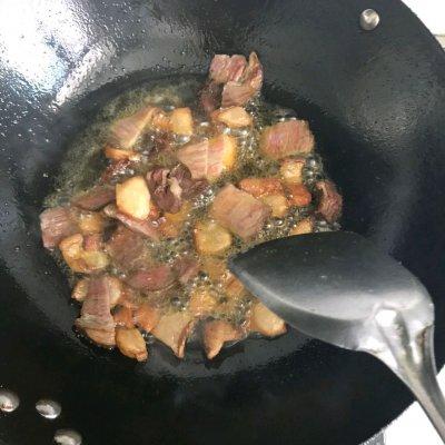 熏肉怎么吃，熏肉的做法最正宗的做法（原来做#福气年夜菜#蒜苗炒腊肉这么简单）