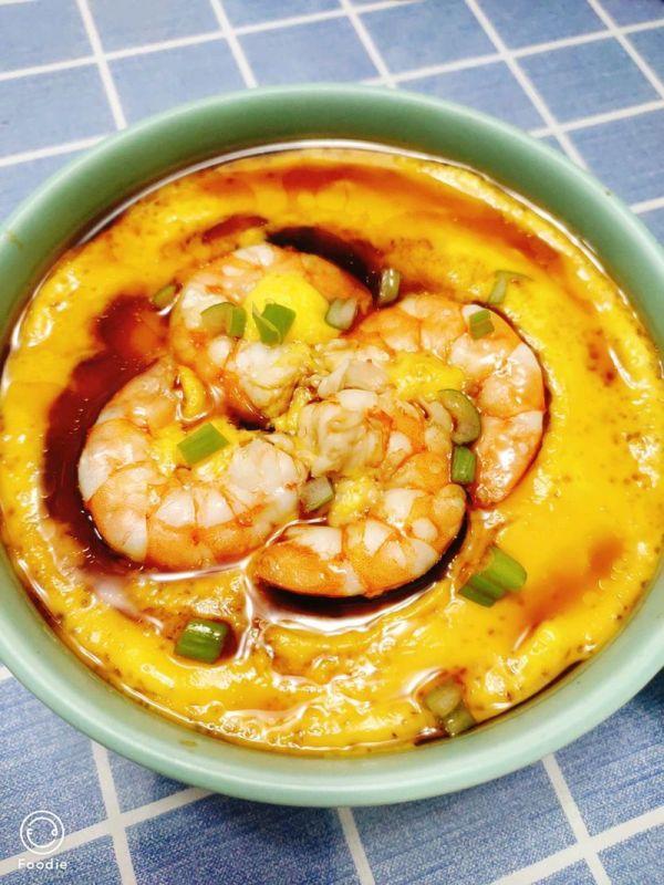 蒸虾仁鸡蛋羹教程，怎样用虾仁蒸鸡蛋羹（超爽滑的虾仁鸡蛋羹）