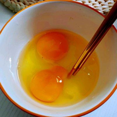 紫菜蛋汤里可以放虾米一起做汤吗，紫菜龙虾鸡蛋可以放在一起做汤吗（懒人版紫菜蛋花汤）