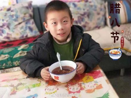 腊八节手抄报简单又漂亮，腊八节手抄报简单又漂亮二年级（岁寒人暖、诸事“粥”全）