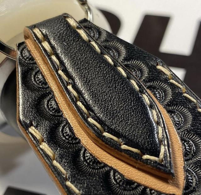 植鞣皮是什么，植鞣皮是什么材质（日式风财布、雕花皮具总被认为脏且粗狂）