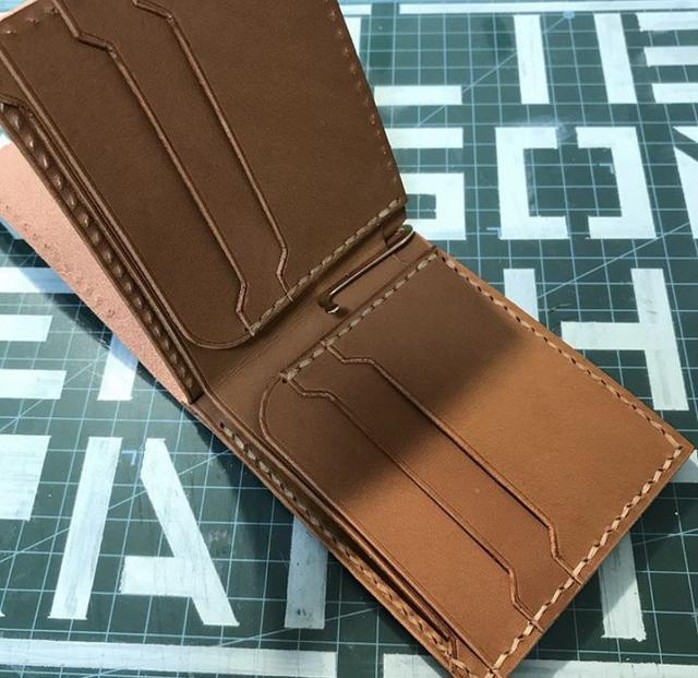 植鞣皮是什么，植鞣皮是什么材质（日式风财布、雕花皮具总被认为脏且粗狂）