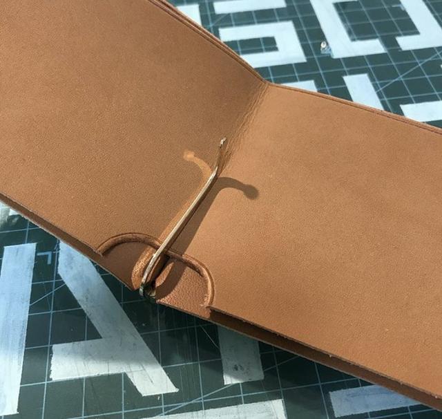 植鞣皮是什么，植鞣皮是什么材质（日式风财布、雕花皮具总被认为脏且粗狂）