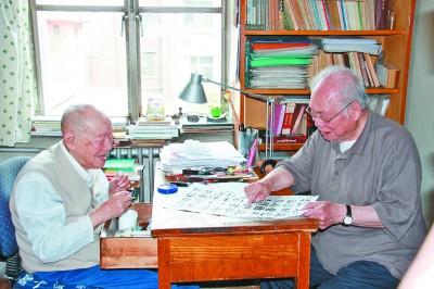 1982年出生到2022年虚岁多大，1982年多大（惺惺相惜的世纪老人）