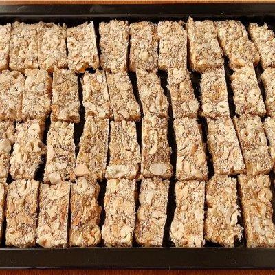 花生芝麻糖做法，花生芝麻糖做法窍门（过年必不可少：手工花生芝麻糖）