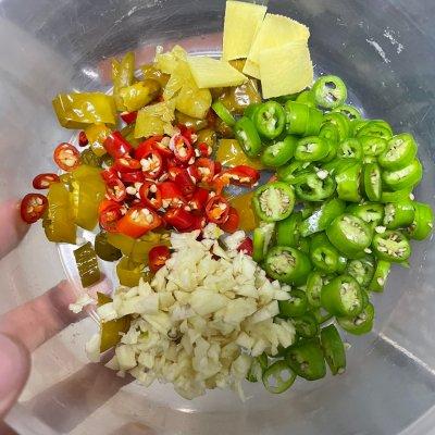 酸豆角怎么炒好吃，腌的酸豆角怎么炒好吃（网红酸豆角炒肉沫）