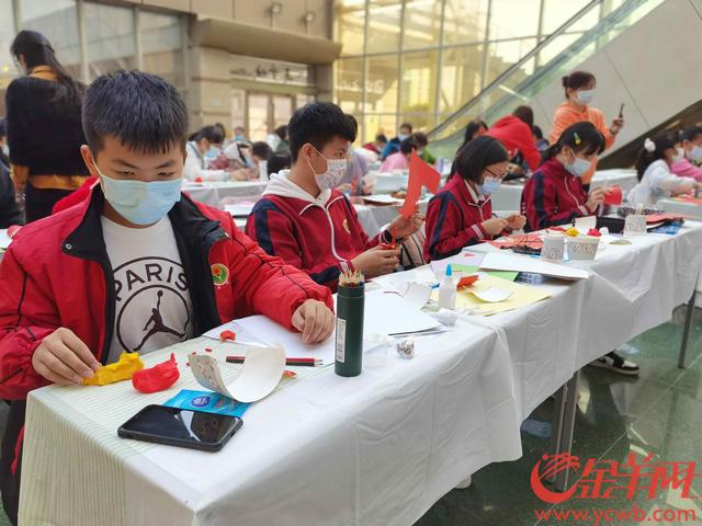 新年剪贴报怎么做，手抄报大赛学做年味立体贺年贴画