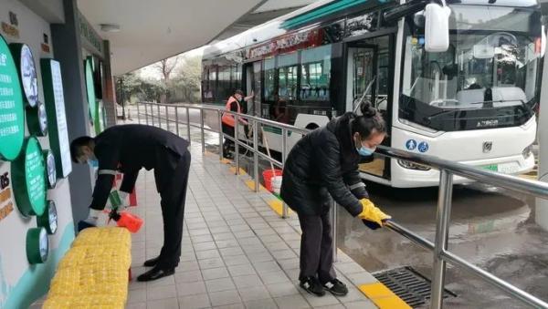 日加一个匀念什么，日加个匀念啥（上海肿瘤医院电梯内确诊患者强吻）