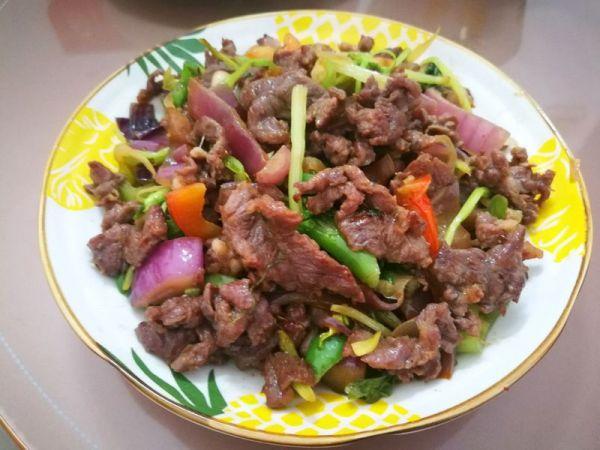 牛肉可以炒什么，牛肉可以和什么一起炒（冬日里来一道牛肉炒洋葱）