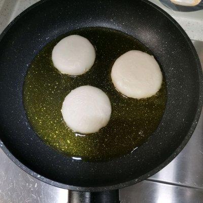 红糖糍粑怎么做，红糖糍粑怎么做好吃又简单视频（#福气年夜菜#红糖糍粑～2块钱在家做）