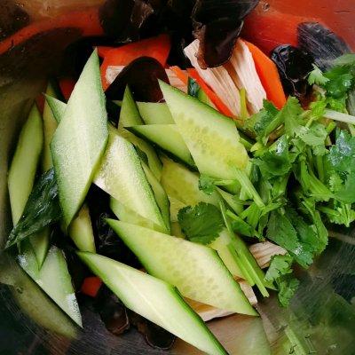 腐竹和黄瓜胡萝卜怎么拌，拌腐竹黄瓜怎么拌好吃（凉拌素什锦）