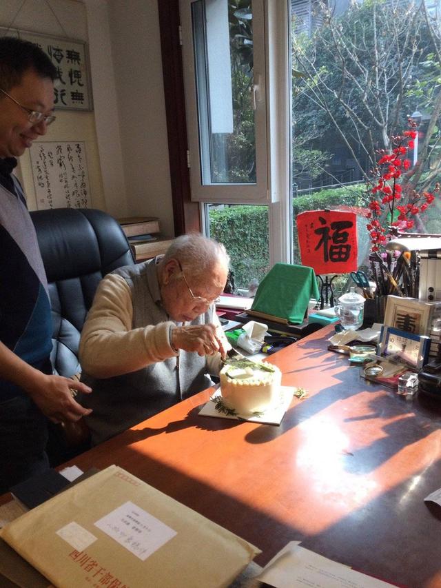 2021牛年福字，2021牛年福字吊牌挂历（\n107岁马老舞墨为牛年“祈福”）